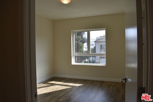 Building Photo - 4504 Colbath Ave