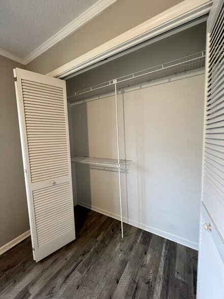 Building Photo - 105 Kestrel Ct