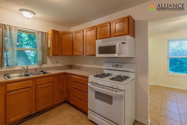 Building Photo - 1404 Legore Ln