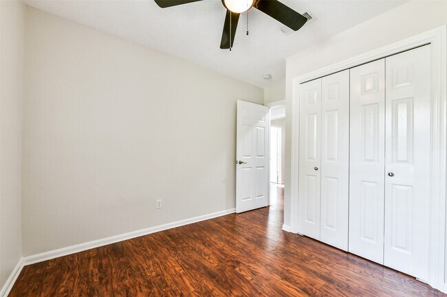 Building Photo - 304 Bellmar Ln