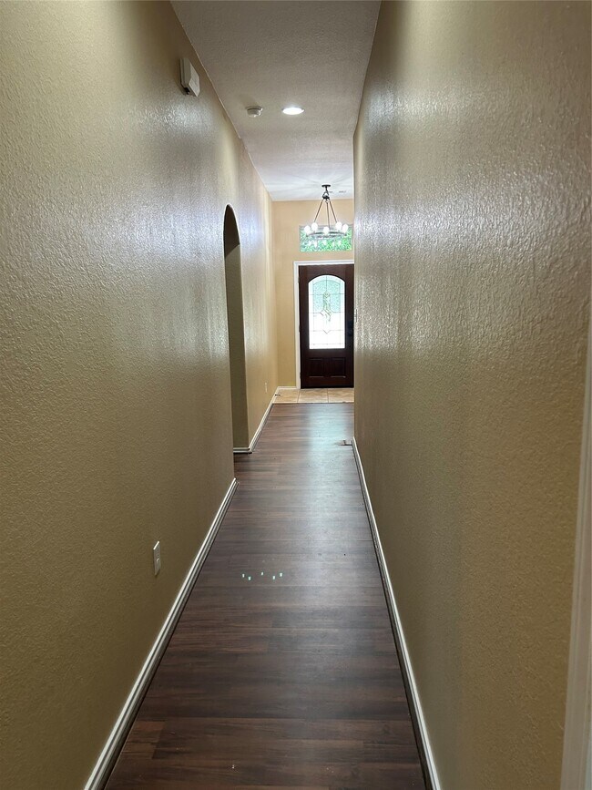 Building Photo - 25111 Country Gate Dr