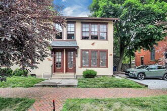 Building Photo - 174 Reinhard Ave