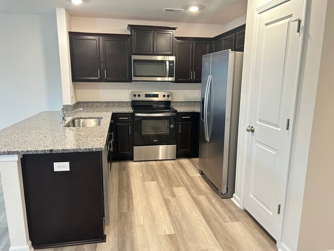 Building Photo - 810 Embark Cir