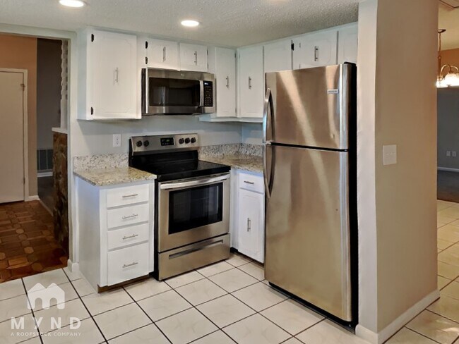 Building Photo - 11136 Mercedes St