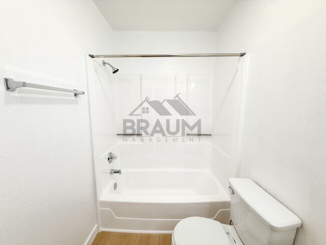 Building Photo - 11007 Hartsook St