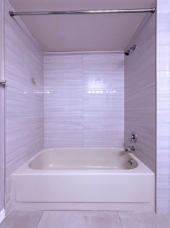 Building Photo - 1054 Lotus Cove Ct