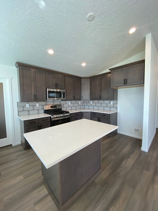 Building Photo - New Construction 3 Bed, 2 Bath House in Sp...