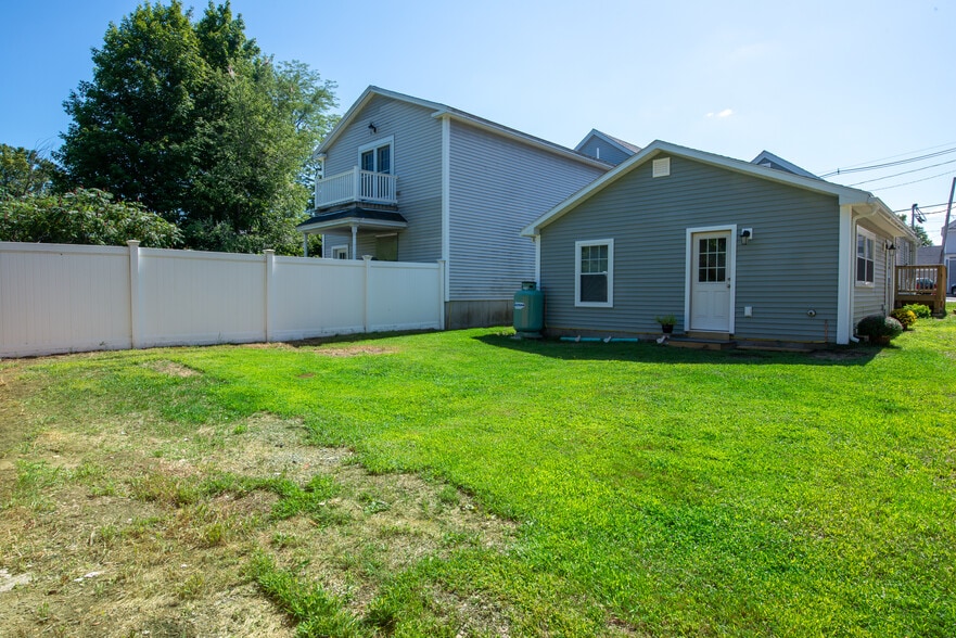 Building Photo - 43 Main St