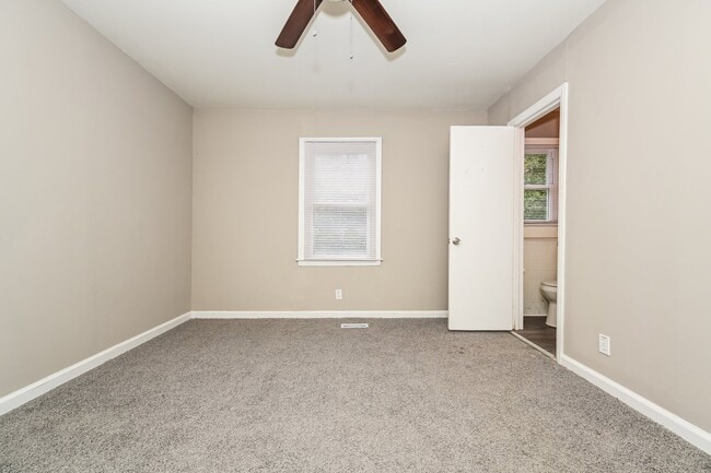 Building Photo - 531 Rogers Dr
