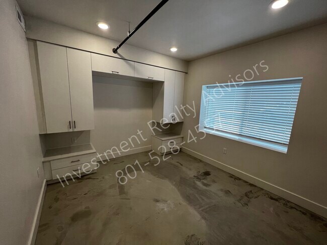 Building Photo - 1172 Graystone Way