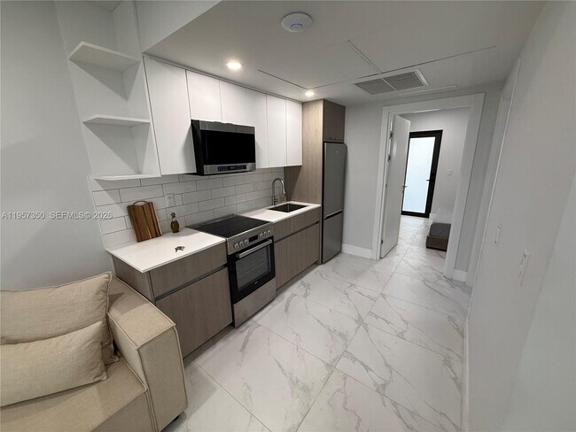 Building Photo - 944 Jefferson Ave