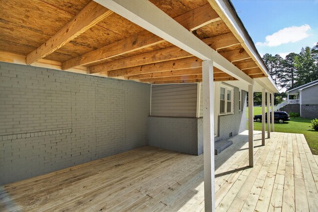 Building Photo - 13648 Track Ln