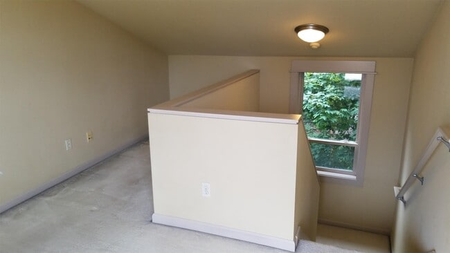Building Photo - 362 Aloha St