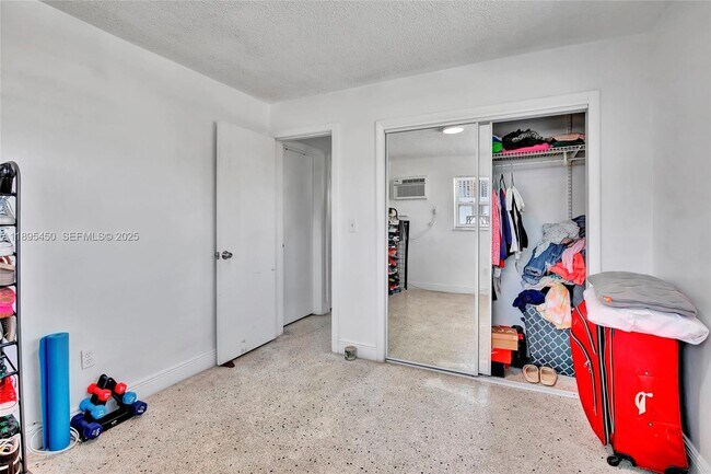 Building Photo - 458 SW 9th St