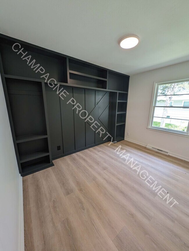 Building Photo - Modern Home in Waldo