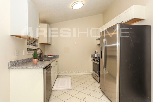 Building Photo - 131 Juniper Dr