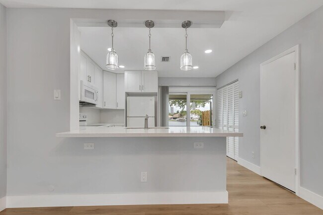Building Photo - 2856 Belmont Ln