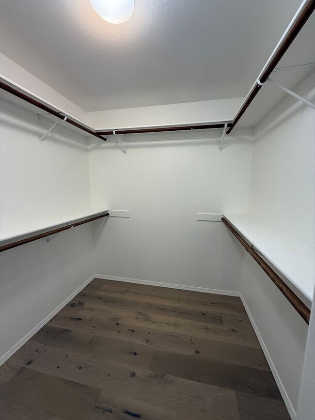 Building Photo - 2441 Iron Ridge Ct