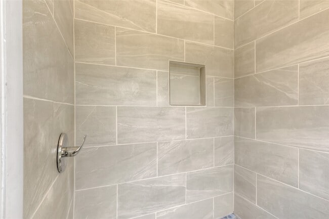 Building Photo - 619 Leicester Ln