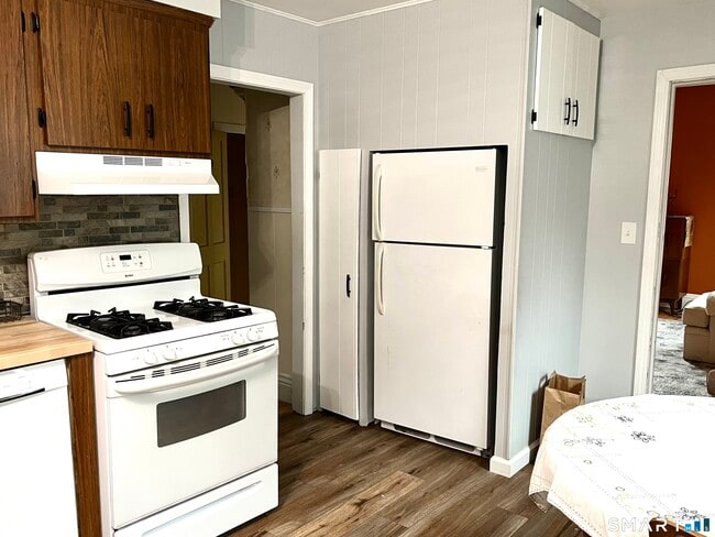 Building Photo - 130 Platt Ave