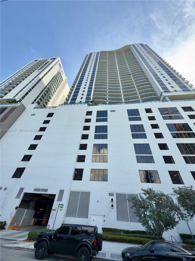 Building Photo - 1600 NE 1st Ave