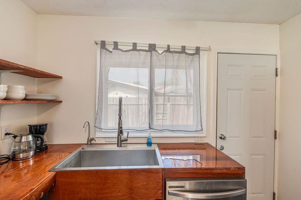 Building Photo - 76-6226-6226 Plumeria Rd