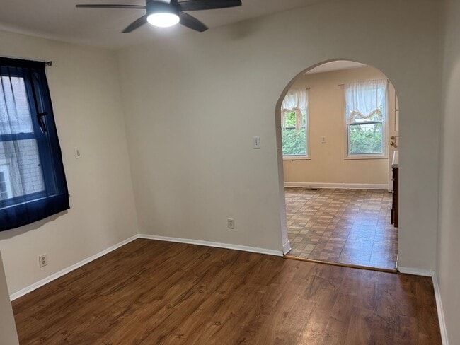 Building Photo - Cozy 2BR, 1BA Single Family Home 2CG