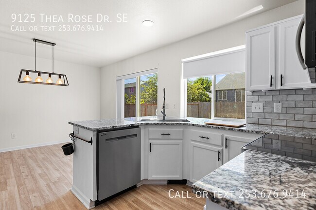 Building Photo - 9125 Thea Rose Dr. SE