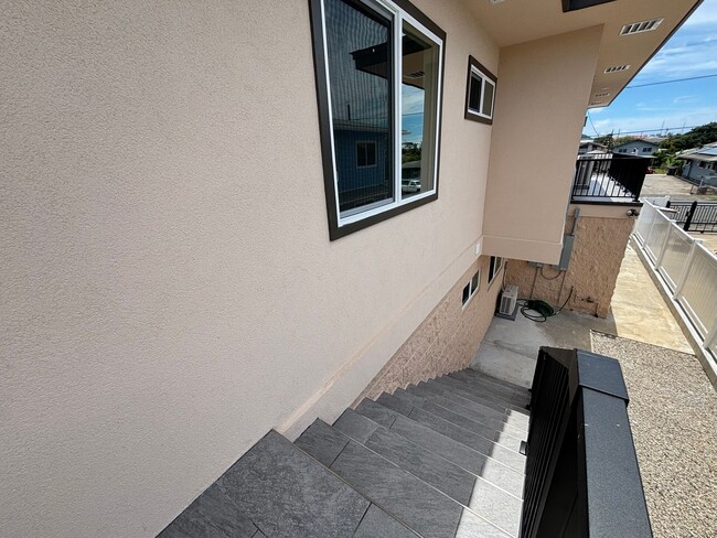 Building Photo - 1674 Kino St