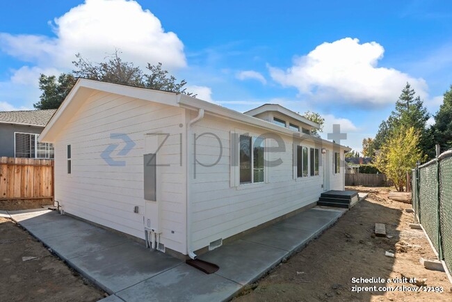 Building Photo - 2838 Romagnolo St