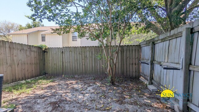 Building Photo - Nice 2 Bedroom Townhouse in Fort Walton