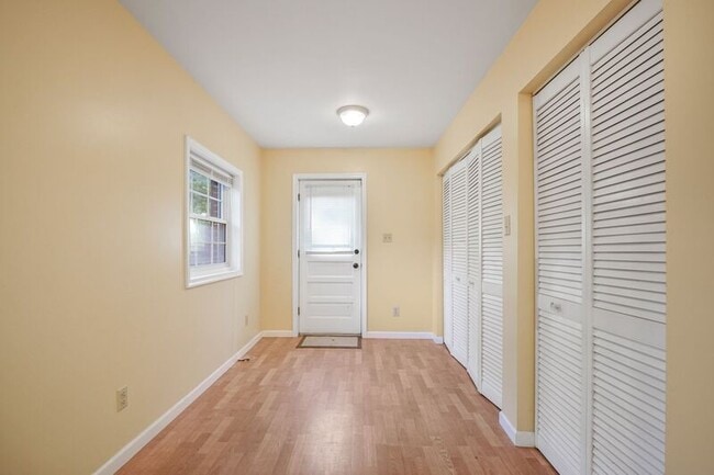 Building Photo - 948 Ficklen Rd