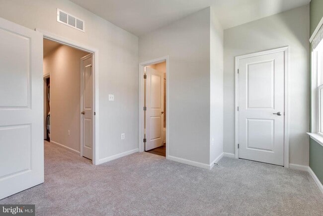 Building Photo - 188 Woodgate Cir
