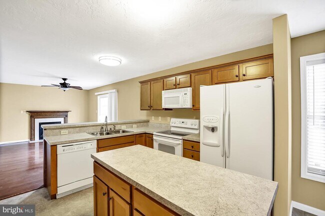 Building Photo - 212 Eleah's Crossing