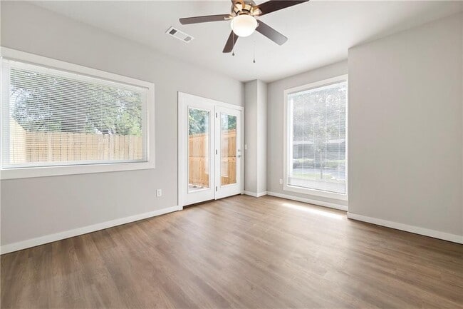 Building Photo - 102 N West Ave