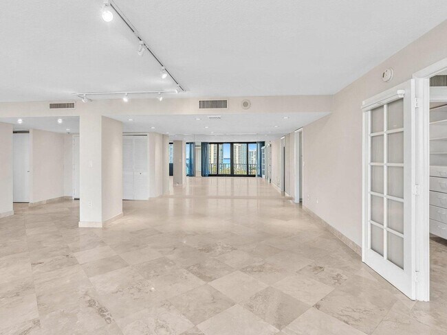 Building Photo - 4200 N Ocean Dr