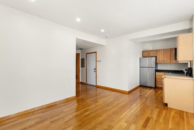 Building Photo - 609-611-611 Dorchester Ave