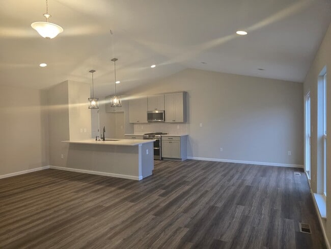 Building Photo - 502 Apple Orchard Lane