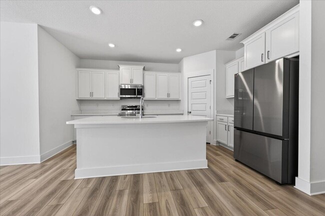 Building Photo - 210 Lyla Ln