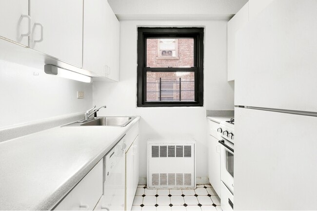 Building Photo - 520 E 81st St