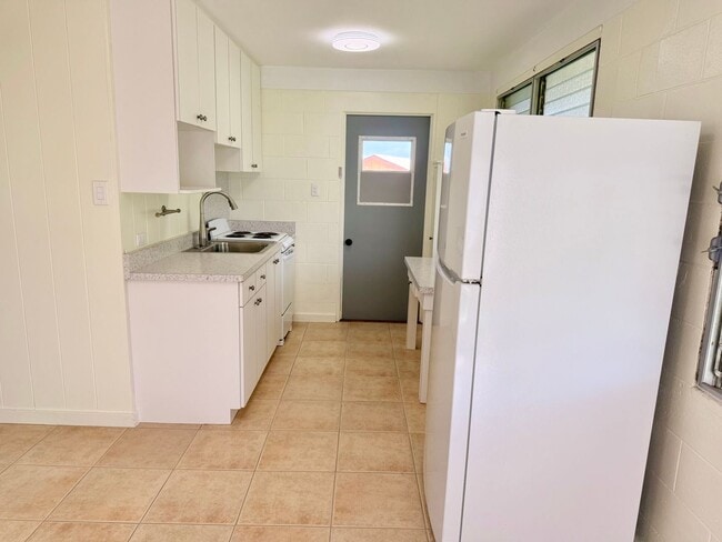 Building Photo - 50 Loha St