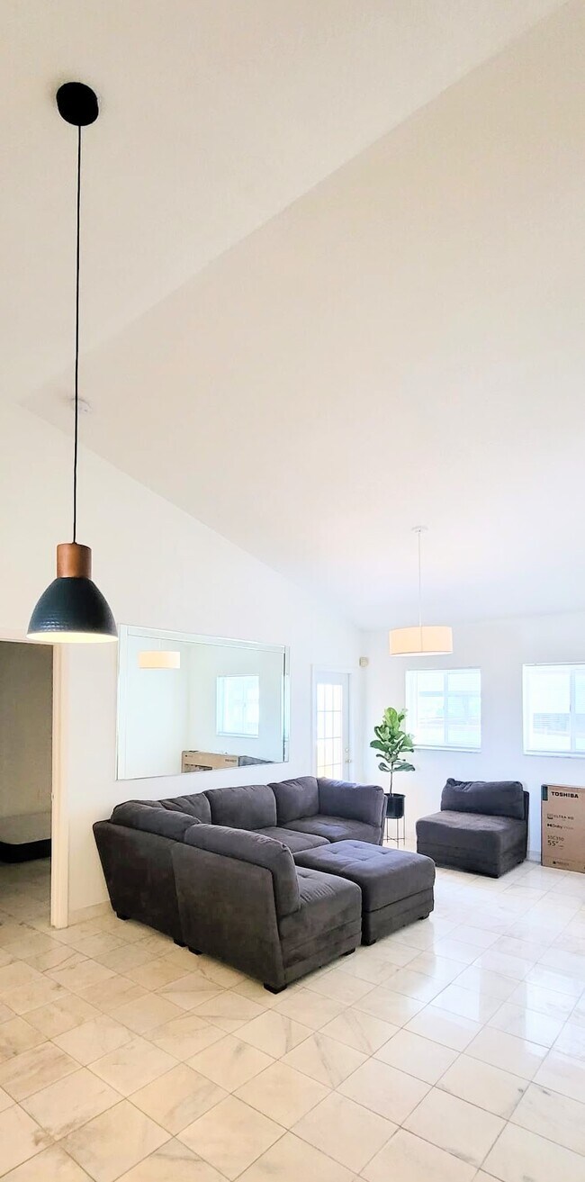 Building Photo - 201 NW 7th St