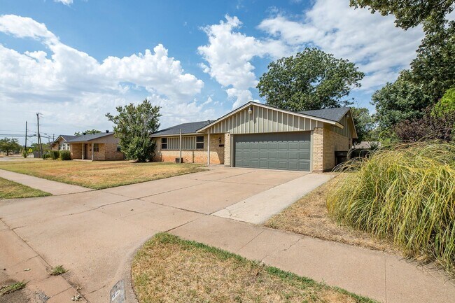 Building Photo - 9 Jo Ann Cir