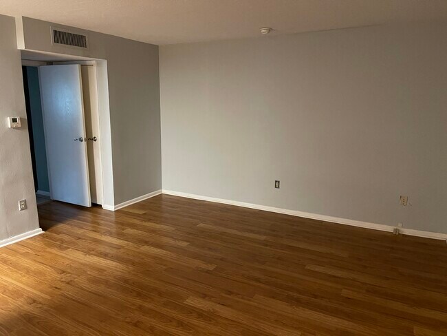 Building Photo - 500 Lake Marina Ave