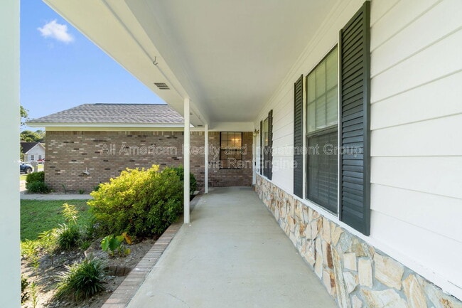 Building Photo - 502 Krest Dr
