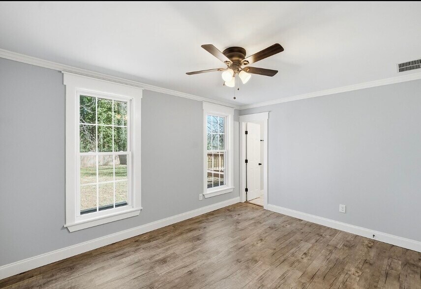 Building Photo - 445 Arnold Ave