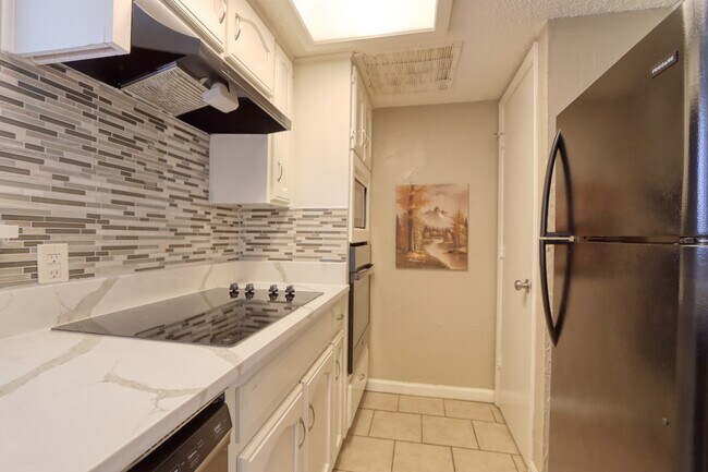 Building Photo - 707 Harbour Town Dr