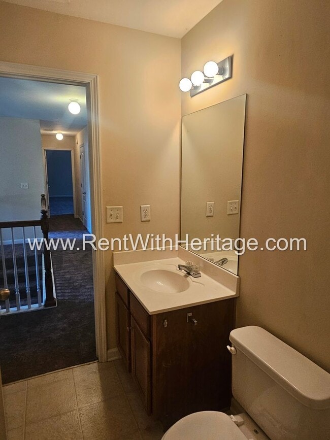 Building Photo - WOW!!...GORGEOUS!!..UPGRADES /AMAZING MASTER/ FENCED YD/ SWIM-TENNIS