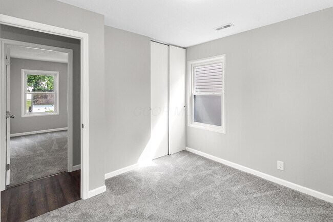 Building Photo - 261 Sunset Dr S