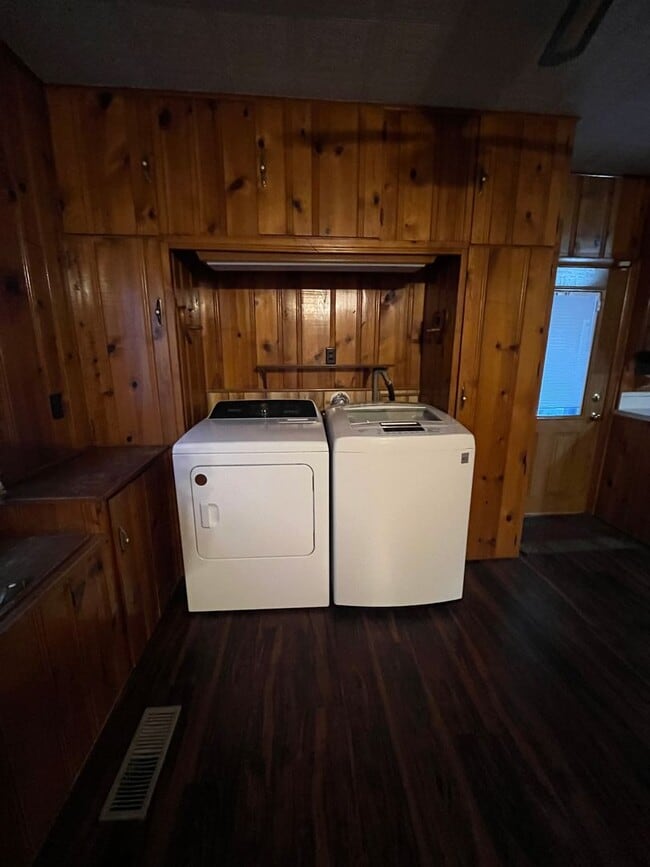 Building Photo - Nice 3 Bedroom Home Available in New Paris